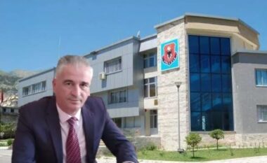 Ndalohet në Kakavijë ish-drejtori i Shërbimeve Komunitare, u shpall në kërkim sepse punonjësi humbi jetën pasi ra nga kati i dytë (EMRI)