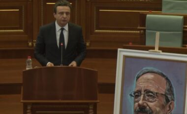 Kuvendi i Kosovës nderon kujtimin e Eliot Engel, Kurti: Ishte zëri i vendit në ditë të vështira, i qëndroi besnik angazhimit për kombin tonë