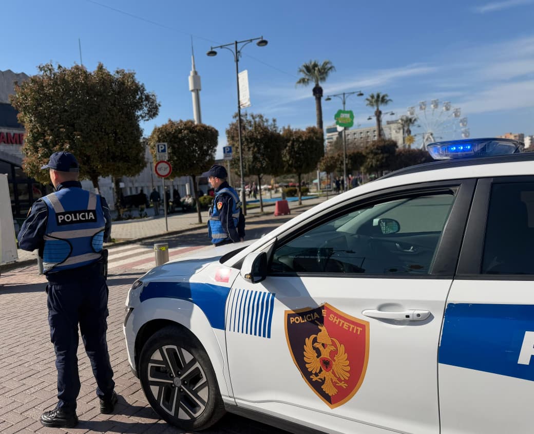 Ndeshja Elbasani Vllaznia  policia merr masa  bllokohet qarkullimi i mjeteve në perimetrin përreth stadiumit  Kontrolle të rrepta tifozëve