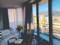 Shqiptarët paguajnë gjithnjë e më shtrenjtë për një çati