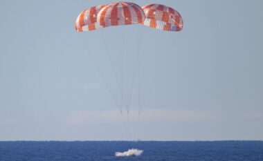 VIDEO/ Përfundon me sukses misioni “Artemis II”, kapsula Orion ulet në Paqësor pas udhëtimit rreth Hënës