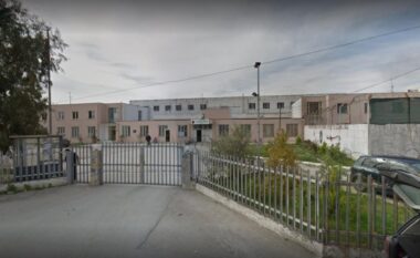 SPAK kontrolle në burgun e Durrësit për telefona! Prokurorët futen në qelitë e Veliajt dhe Ilir Beqajt