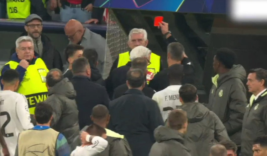 VIDEO/ Plas keq pas vërshëllimës përfundimtare, ylli i mbrëmjes te Reali sulmon gjyqtarin e FIFA-s