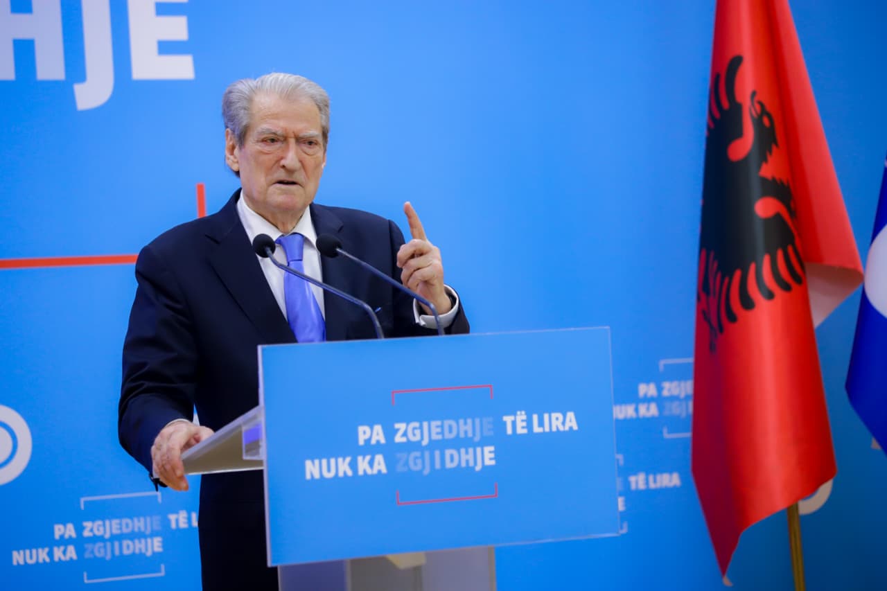 Afera të tjera korruptive kanë dalë në dritë  Berisha akuza Ramës  Me mandatet e tij bllokoi arrestimin e Ballukut dhe mbrojti veten