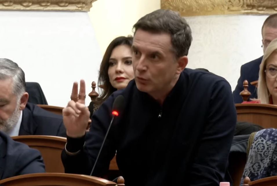 Erion Braçe kritika ministrit të Bujqësisë: Duhet të jetë këtu të përgjigjet për vendin, më thonë se është në Kosovë, por…