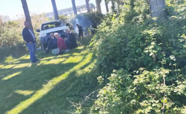 Digjen dokumente në Zonën e Treshit në Tiranë, dyshohet të jenë të komunës Kashar dhe ARRSH-së (VIDEO)