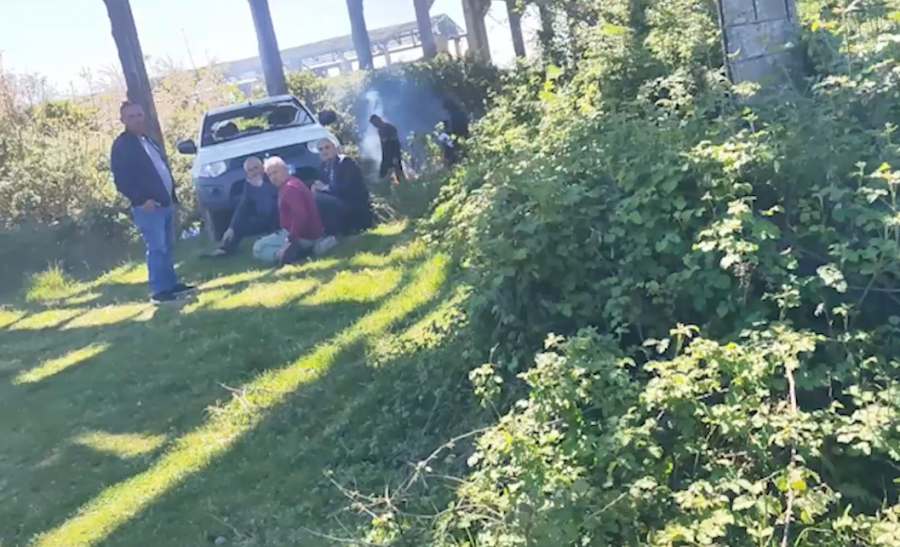 Digjen dokumente në Zonën e Treshit në Tiranë, dyshohet të jenë të komunës Kashar dhe ARRSH-së (VIDEO)