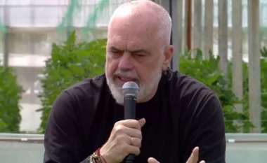Të verbër dhe të ligj/ Rama me fermerët në Lushnje, kritikon opozitën: Nxisin sherr, mërzi dhe agresivitet ndaj qeverisë, nuk iu del e keqja
