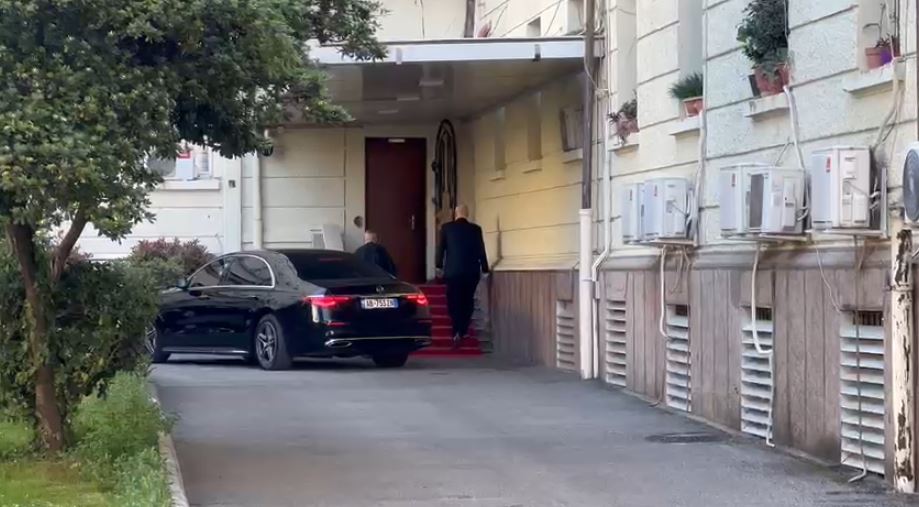 Mblidhet grupi parlamentar i PS së në selinë e Kuvendit  merr pjesë dhe Rama  Ja për çfarë do flitet  VIDEO 