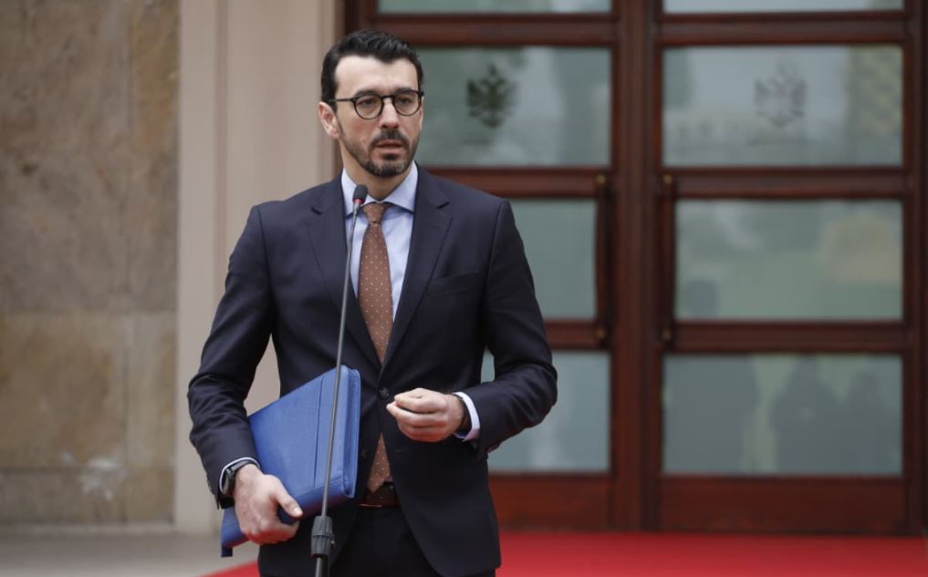 Kriza e karburanteve  Ministri i Infrastrukturës  Nuk do e heqim taksën e qarkullimit  Bordi mund ta rriste sërish çmimin