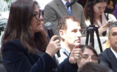 Samiti i Diasporës/ Juristja shqiptare ia plas në sy Peleshit dhe Ballës: Jeni larg realitetit, nuk vijmë sa për numër, Shqipërisë nuk i mungon truri, por keni mbyllur dyert personave të përgatitur (VIDEO)