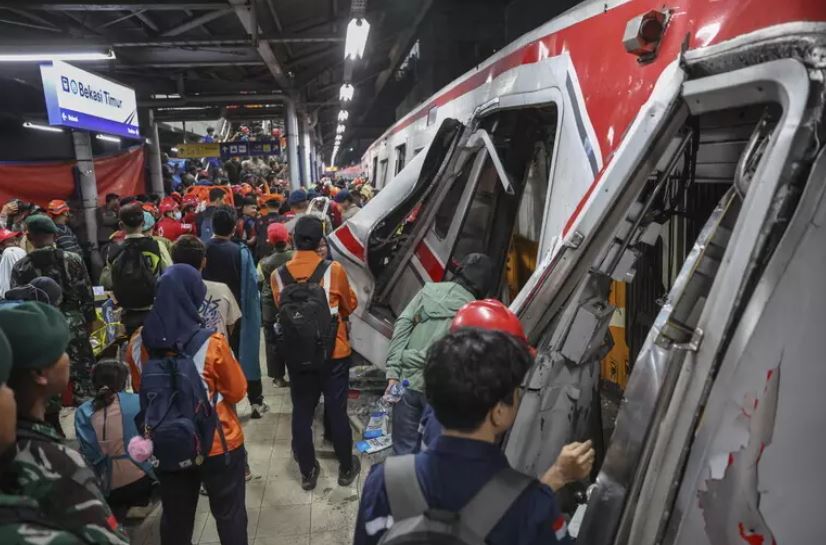Aksidenti hekurudhor në Indonezi  14 viktima dhe 84 të plagosur