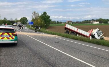 Aksident i frikshëm në Itali/ Humb jetën shoferi italiani, shqiptari në gjendje kritike për jetën