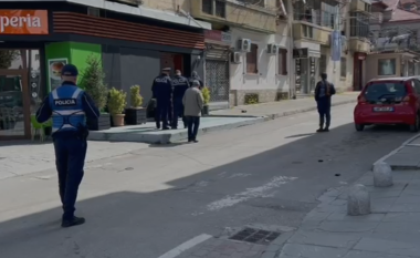 Konflikti mes të rinjve në Korçë, si paraqitet gjendja e 16-vjeçarit që përfundoi në spital