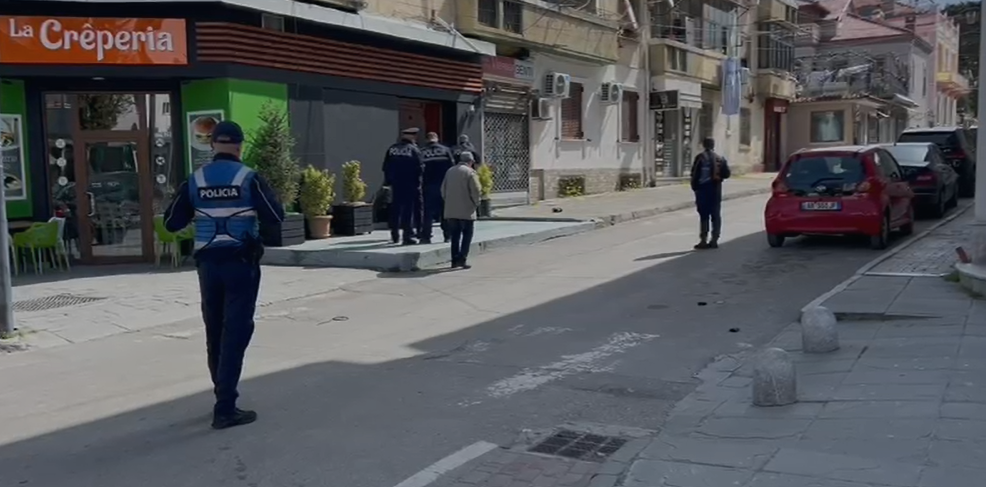 Konflikti mes të rinjve në Korçë, si paraqitet gjendja e 16-vjeçarit që përfundoi në spital