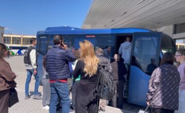 Luhatjet e çmimit të naftës, rritet bileta për transportin publik Korçë-Tiranë, qytetarët: Situata po bëhet gjithnjë e më e vështirë