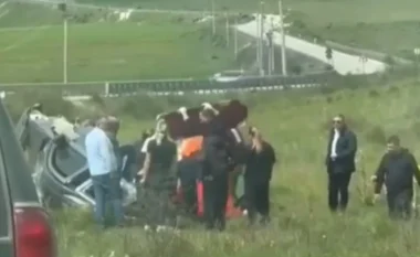 Aksident i rëndë në Gjorm të Vlorës/ Makina del nga rruga, 3 të plagosur, mes tyre fëmijë (VIDEO)