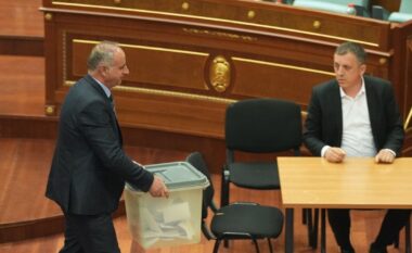 Lëvizja Vetëvendosje propozoi dy emra për President të ri të Kosovës, sot afati i fundit kushtetues! Çfarë pritet të ndodhë në Parlament