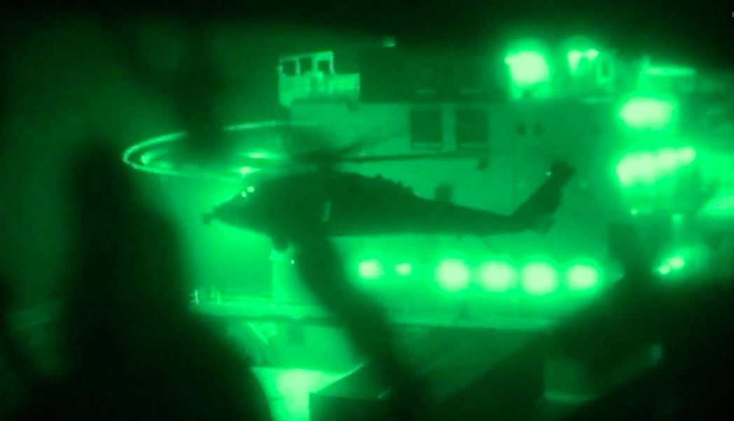 Forcat amerikane publikojnë pamjet nga operacioni për ndalimin dhe marrjen nën kontroll të anijes me flamur iranian  tentoi të thyejë bllokadën  VIDEO 
