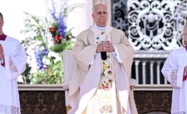 Mesazhi i Papës për Pashkën: Kush mban armë, t’i lërë ato! Paqja të arrihet përmes dialogut