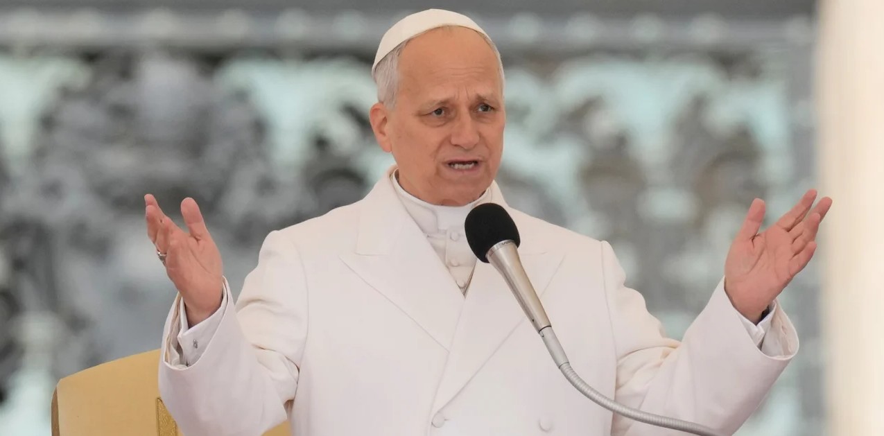 Mesazhi i Papës për Pashkën  Kush mban armë  t i lërë ato  Paqja të arrihet përmes dialogut