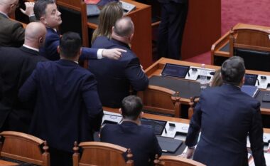 Përplasjet në Parlament, PD kërkon përjashtimin për 60 ditë të Taulant Ballës: Ka fyer dhe kërcënuar deputetet