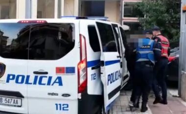 Sherr mes të rinjve në Sarandë/ Plagoset 26-vjeçari, shpallet në kërkim “Monçja”, autori i proceduar më parë për 8 krime (EMRAT)