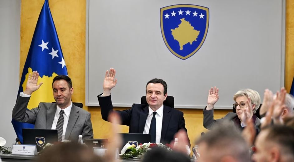 Rritja e çmimit të karburanteve  Qeveria e Kosovës miraton projektligjet për çmimet tavan dhe për sigurimet shëndetësore 