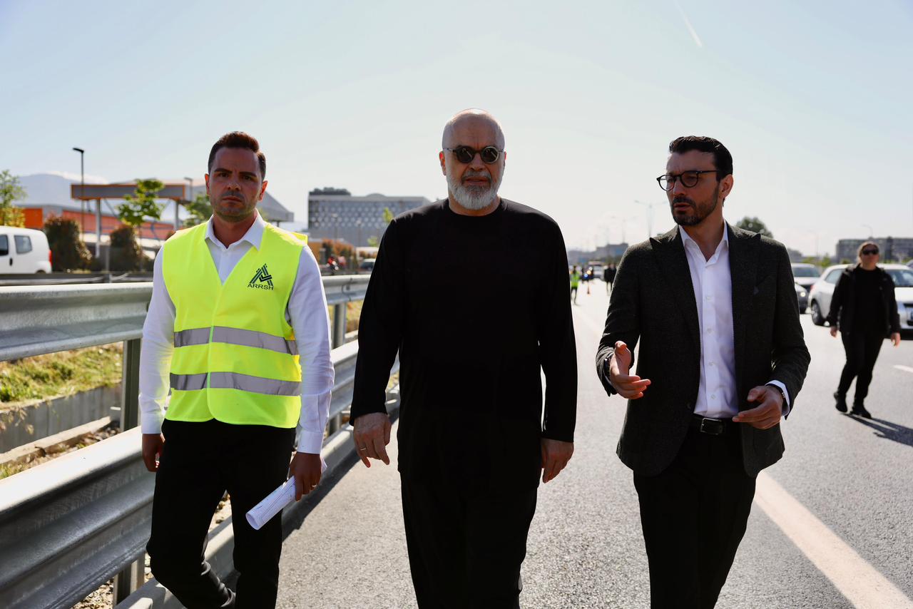 Hapet segmenti i zgjeruar i autostradës Tiranë Durrës deri te mbikalimi i Rinasit  kryeministri Rama inspekton rrugën