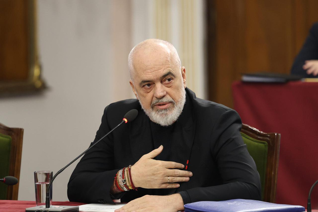 Përfundon mbledhja e zgjeruar e grupit parlamentar të PS dhe ministrave  zbulohen porositë që u la kryeministri Rama