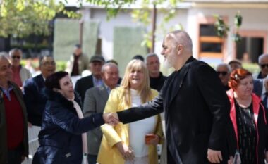 Rama takim me të moshuarit: Ju e njihni politikën më mirë se 90% e deputetëve, do të ndryshojmë skemën e pensioneve