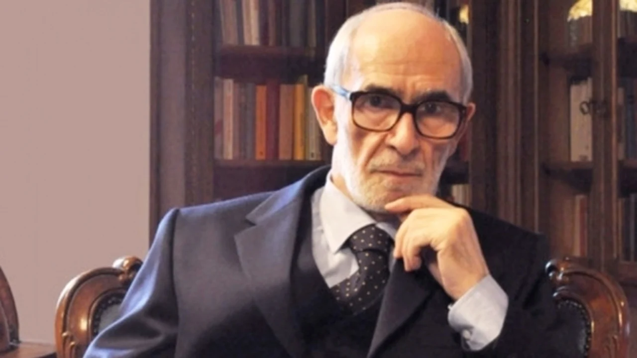 Profil/ Kush ishte Rexhep Qosja, zëri i fortë i debatit publik, përfshirja në politikë dhe krijimtaria e tij artistike