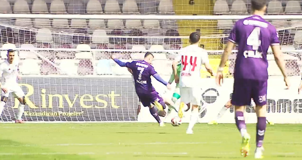 VIDEO/ Goli i 7 në kampionat, Odise Roshi shënon përsëri dhe shtyn skuadrën drejt Superligës turke