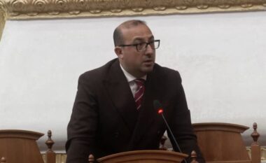 “E di Evis Sala çfarë ndodh në spitale?”/ Korreshi: Ka braktisur Kuvendin, njoftojeni që i ka kaluar rroga!