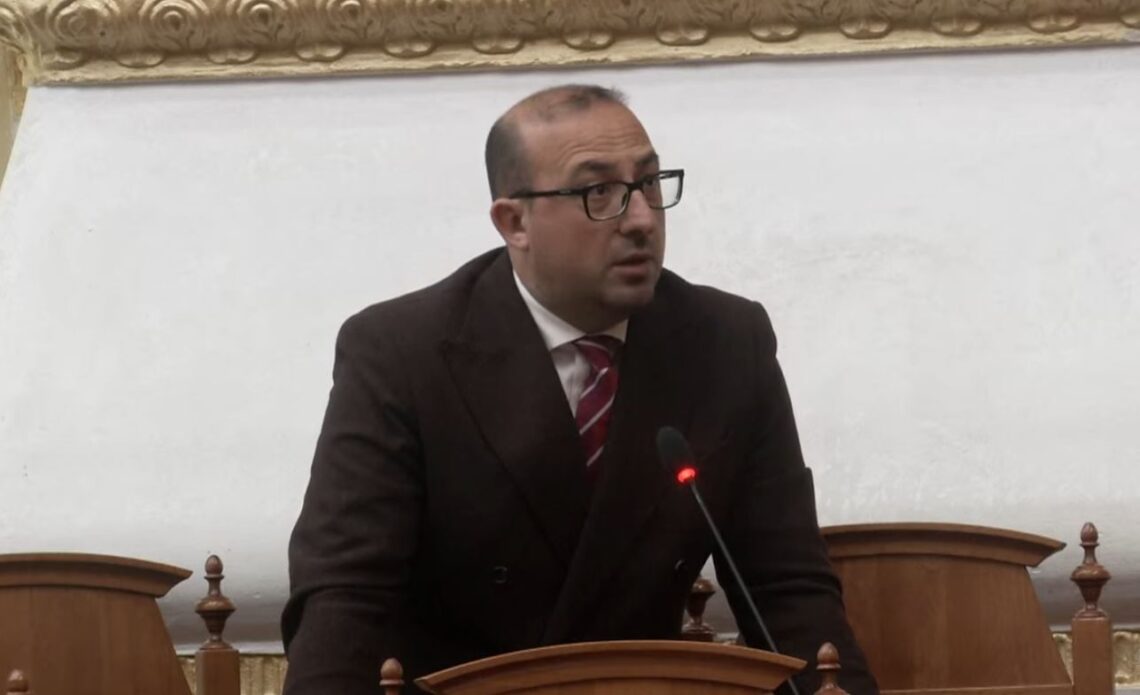 E di Evis Sala çfarë ndodh në spitale  Korreshi  Ka braktisur Kuvendin  njoftojeni që i ka kaluar rroga