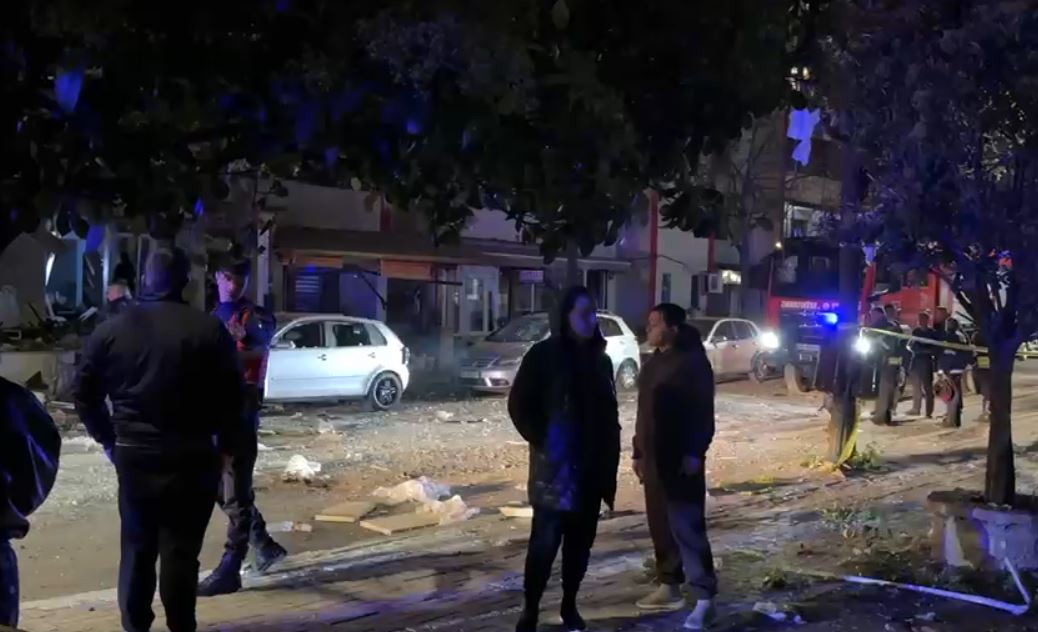 Lezha tronditet nga një shpërthim i fuqishëm  biznese dhe automjete të dëmtuara  VIDEO 