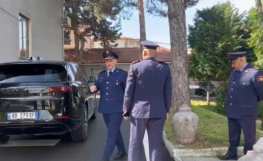 Kryepolici Skënder Hita takim në Drejtorinë Vendore të Korçës, në fokus lufta kundër narkotikëve dhe krimi! Zbardhen porositë