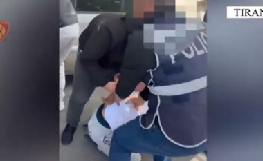 Aksion kundër trafikut të armëve, momenti kur i dyshuari rrethohet dhe i vihen prangat (EMRI+VIDEO)