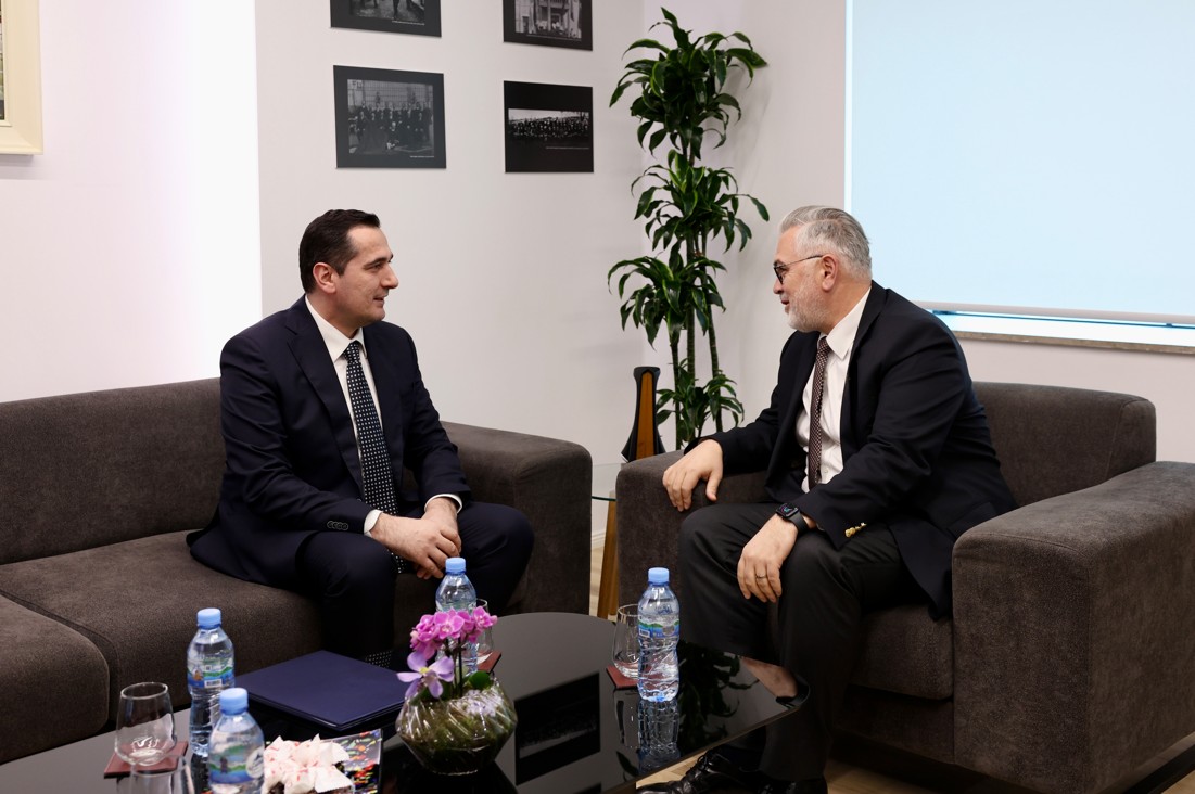 Ministri i Drejtësisë Toni Gogu takohet me kreun e SPAK Klodian Braho: Bashkëpunim për përmirësimin e kuadrit ligjor dhe rritjen e efikasitetit të sistemit