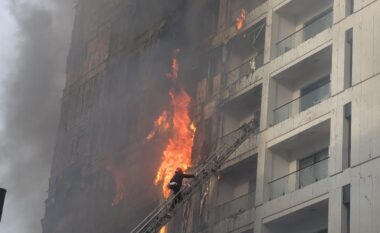 Flakët në pallatin te “Farmacia 10”/ Kryeinspektori Dashnor Sula firmos dy urdhra: Të verifikohen shkaqet e rënies së zjarrit