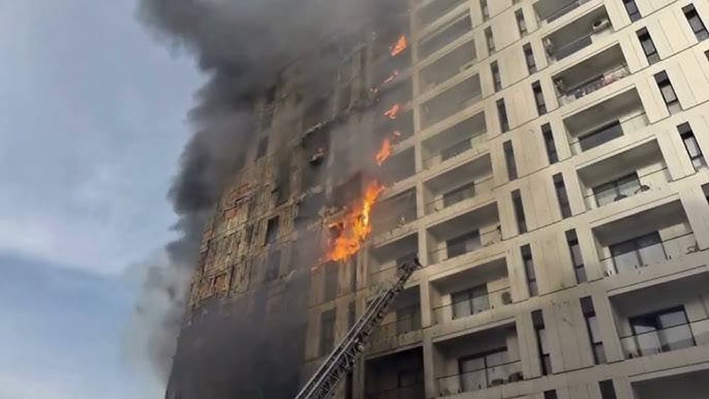 Zjarri në pallatin te “Farmacia 10”, Prokuroria e Tiranës merr në pyetje pesë fëmijë