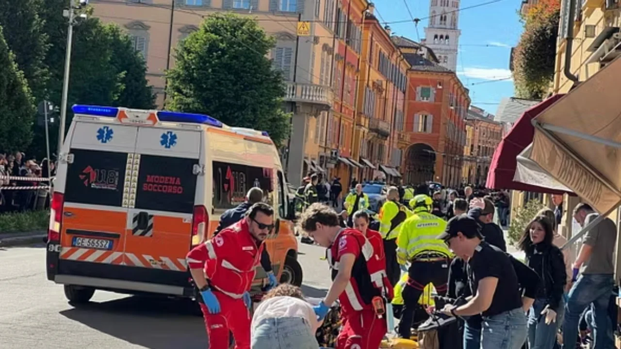 E rëndë në Itali  makina merr përpara turmën e këmbësorëve  Arrestohet autori 31 vjeçar  shtatë persona të plagosur