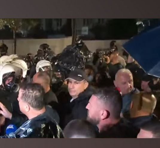  Asgjë nuk e ndal marshimin tonë   Noka përplaset me policinë  E drejta e protestës është e drejtë kushtetuese