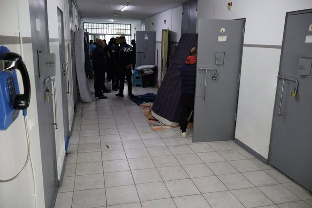 Kontrolle të befasishme në burgjet e Korçës dhe Pojskës, sekuestrohen sende të ndaluara
