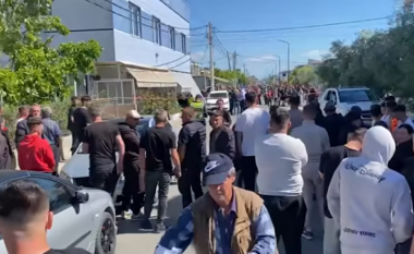 Tragjedia me dy të miturit në Durrës/ Flet banori që ishte i pranishëm në vendngjarje: Sapo kalova rrugën kur makina përplasi fëmijët