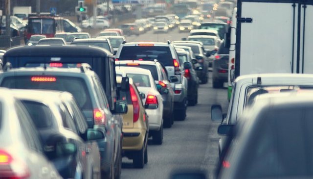 Lufta në Lindjen e Mesme dhe kriza e karburanteve prek makinat  bien regjistrimet në prill