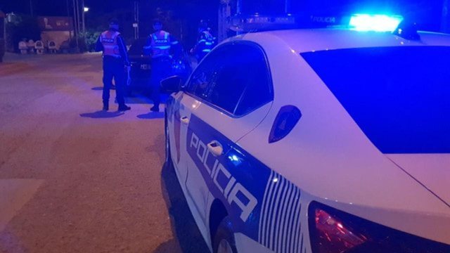 I dehur dhe me shpejtësi të lartë pranë vendit ku ndodhi tragjedia e Durrësit/ Policia arreston një 44-vjeçar pasi lëvizte në mënyrë të rrezikshme në zonën e ish-Kënetës