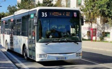 Bileta e urbanit me kartë, shoqatat e transportit kërkojnë të shtyhet afati për POS-et: Komisioni është 30 lekë, do e paguajë qytetari apo kompania?