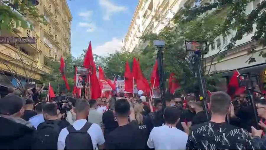 Protesta për gjuhën shqipe në Shkup  arrestohen tre studentë shqiptarë