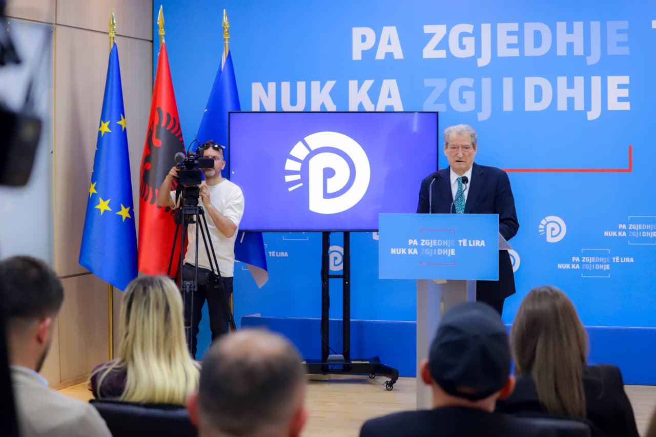 Berisha  Ministri i Jashtëm të japë dorëheqjen për fyerjet ndaj shqiptarëve  dje mashtroi hapur për raportin IBAR